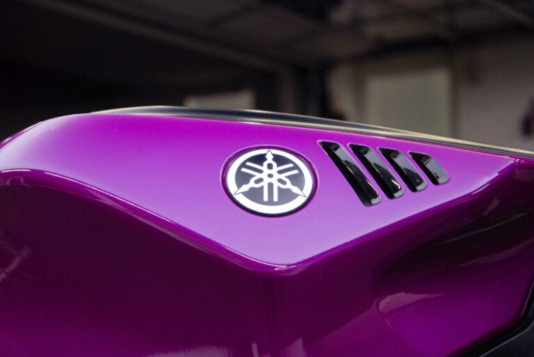 Foliertes Tankdetail mit Logo